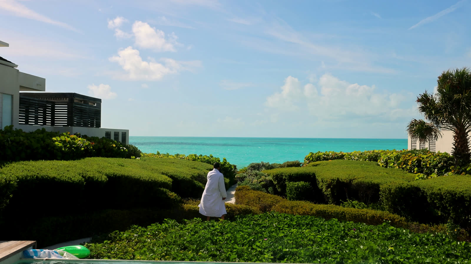 Villa path to turquoise ocean